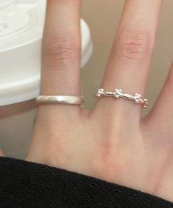 Korean-Style Minimalist Fresh Flower Ring - 2025 Niche Design Brushed Plain Band for Women, Versatile Index Finger Accessory