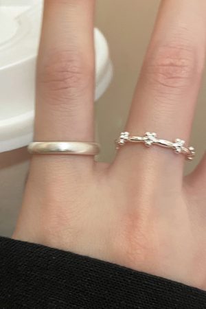 Korean-Style Minimalist Fresh Flower Ring - 2025 Niche Design Brushed Plain Band for Women, Versatile Index Finger Accessory