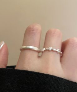 Korean-Style Minimalist Fresh Flower Ring - 2025 Niche Design Brushed Plain Band for Women, Versatile Index Finger Accessory