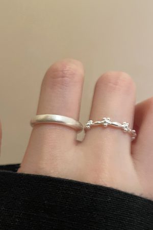 Korean-Style Minimalist Fresh Flower Ring - 2025 Niche Design Brushed Plain Band for Women, Versatile Index Finger Accessory