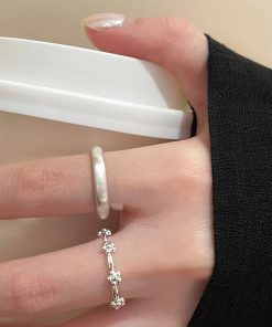 Korean-Style Minimalist Fresh Flower Ring - 2025 Niche Design Brushed Plain Band for Women, Versatile Index Finger Accessory