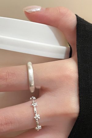 Korean-Style Minimalist Fresh Flower Ring - 2025 Niche Design Brushed Plain Band for Women, Versatile Index Finger Accessory