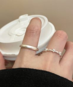 Korean-Style Minimalist Fresh Flower Ring - 2025 Niche Design Brushed Plain Band for Women, Versatile Index Finger Accessory
