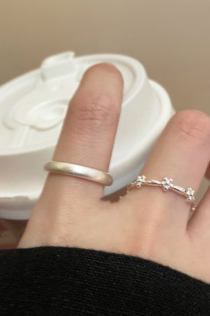 Korean-Style Minimalist Fresh Flower Ring - 2025 Niche Design Brushed Plain Band for Women, Versatile Index Finger Accessory