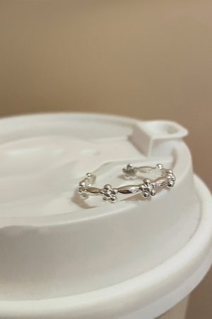 Korean-Style Minimalist Fresh Flower Ring - 2025 Niche Design Brushed Plain Band for Women, Versatile Index Finger Accessory