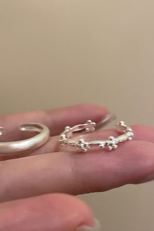 Korean-Style Minimalist Fresh Flower Ring - 2025 Niche Design Brushed Plain Band for Women, Versatile Index Finger Accessory
