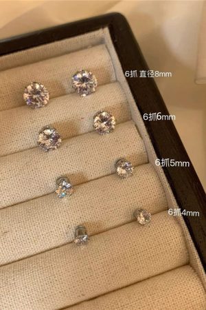Korean Style Minimalist Magnetic Zircon Ear Clips for Women - Elegant, Versatile No Ear Holes Earrings for Everyday Wear
