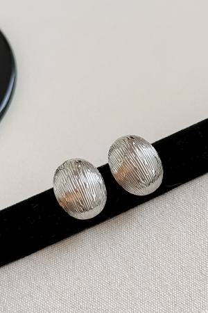 Korean-Style Minimalist Metallic Texture Short Trendy Earrings for Women - High-End Sophisticated Vibe 2025 Collection