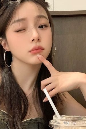 Korean-Style Minimalist Silver Hoop Earrings - Versatile Round Ear Studs for 2025 Trendy Fashion