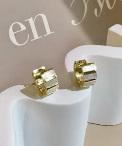 Korean Style Mother-of-Pearl Half-Circle Ear Clip Earrings - Exquisite Statement Jewelry for Elegant Looks