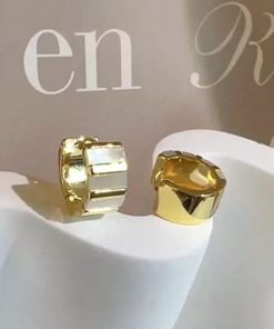 Korean Style Mother-of-Pearl Half-Circle Ear Clip Earrings - Exquisite Statement Jewelry for Elegant Looks