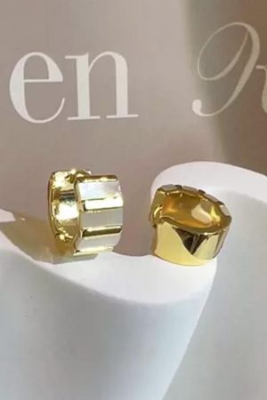 Korean Style Mother-of-Pearl Half-Circle Ear Clip Earrings - Exquisite Statement Jewelry for Elegant Looks