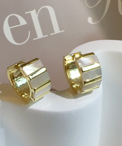 Korean Style Mother-of-Pearl Half-Circle Ear Clip Earrings - Exquisite Statement Jewelry for Elegant Looks