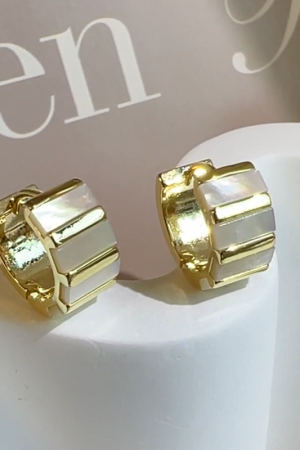 Korean Style Mother-of-Pearl Half-Circle Ear Clip Earrings - Exquisite Statement Jewelry for Elegant Looks