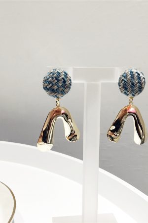 Korean Style Retro Color-Blocking Plaid Knitted Button Earrings with U-Shaped S925 Silver Needle for Autumn/Winter Fashion