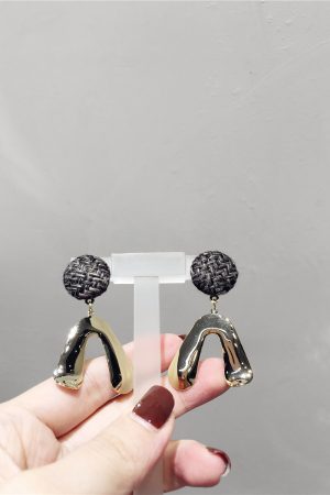 Korean Style Retro Color-Blocking Plaid Knitted Button Earrings with U-Shaped S925 Silver Needle for Autumn/Winter Fashion