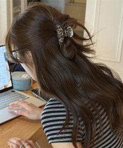 Korean-Style Retro Leopard Print Acetate Hair Claw - Fashionable High-End Versatile Shark Clip Hair Accessory