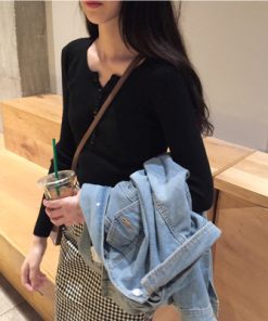 Korean-Style Slim-Fit V-Neck Knitted Top for Women, Flattering Autumn Winter Layering Shirt, Trendy Basic Fashion Piece