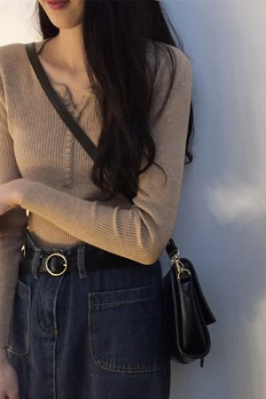 Korean-Style Slim-Fit V-Neck Knitted Top for Women, Flattering Autumn Winter Layering Shirt, Trendy Basic Fashion Piece