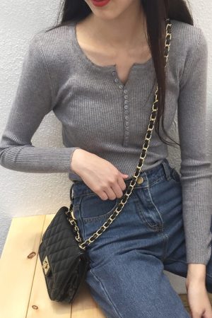 Korean-Style Slim-Fit V-Neck Knitted Top for Women, Flattering Autumn Winter Layering Shirt, Trendy Basic Fashion Piece
