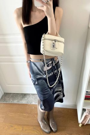 Korean-Style Small Crossbody Bag with Chain Handle, Box Design, Lock Closure, Versatile Shoulder Bag, Chic Small Square Purse