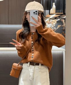 Korean-Style Soft Knitted Sweater & Denim Wide-Leg Pants Matching Set for Autumn/Winter - Fashionable Age-Reducing Two-Piece Outfit
