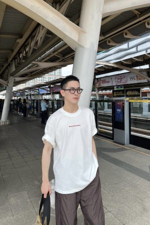 Korean Style Solid Color Back Letter Print Round Neck Short Sleeve Men's Casual T-Shirt for Early Spring Fashion