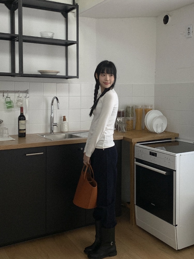 Korean Style Straight-Leg Corduroy Long Pants for a Perfect Fit - Trendy and Comfortable Fashion Essential Korean Style Straight-Leg Corduroy Long Pants for a Perfect Fit - Trendy and Comfortable Fashion Essential