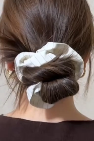Korean-Style Striped Big Intestine Hair Tie - Trendy High-End Hair Accessory for 2025 Fashion