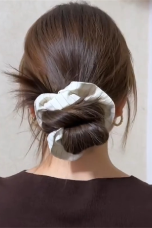 Korean-Style Striped Big Intestine Hair Tie - Trendy High-End Hair Accessory for 2025 Fashion