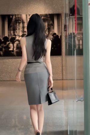 Korean Style Summer Elegant Sleeveless Knitted Top with Half High Neck and Waist-Defined Design in Solid Color