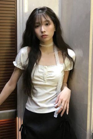 Korean-Style Sweet Ruffled Lace Trim Low Square Neck T-Shirt - Spliced Knitted Short Top for a Chic 90s Look