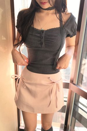 Korean-Style Sweet Ruffled Lace Trim Low Square Neck T-Shirt - Spliced Knitted Short Top for a Chic 90s Look