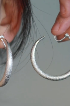 Korean-Style Vintage Matte Round Clip-On Earrings for Women, Elegant No Ear Holes Design, High-Quality Hong Kong Fashion Accessory