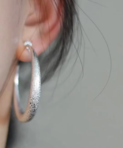 Korean-Style Vintage Matte Round Clip-On Earrings for Women, Elegant No Ear Holes Design, High-Quality Hong Kong Fashion Accessory