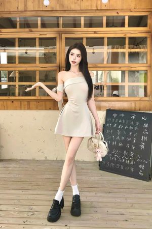 Korean-Style Vintage One-Shoulder Dress for Women, High-End Waist-Cinching Solid Color, Short Skirt, Summer Fashion