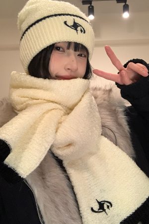 Korean-Style White Knitted Hat for Women - Warm Autumn Winter Neck Gaiter Scarf, Cold-Resistant and Versatile Fashion Accessory