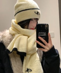 Korean-Style White Knitted Hat for Women - Warm Autumn Winter Neck Gaiter Scarf, Cold-Resistant and Versatile Fashion Accessory
