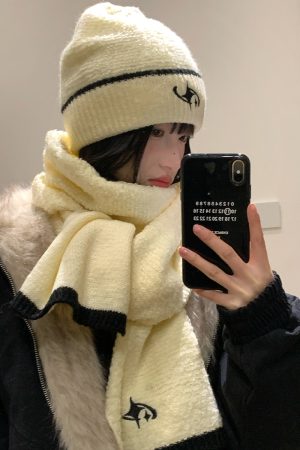 Korean-Style White Knitted Hat for Women - Warm Autumn Winter Neck Gaiter Scarf, Cold-Resistant and Versatile Fashion Accessory