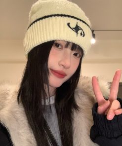 Korean-Style White Knitted Hat for Women - Warm Autumn Winter Neck Gaiter Scarf, Cold-Resistant and Versatile Fashion Accessory