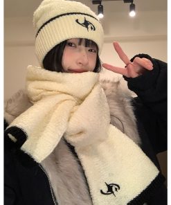 Korean-Style White Knitted Hat for Women - Warm Autumn Winter Neck Gaiter Scarf, Cold-Resistant and Versatile Fashion Accessory