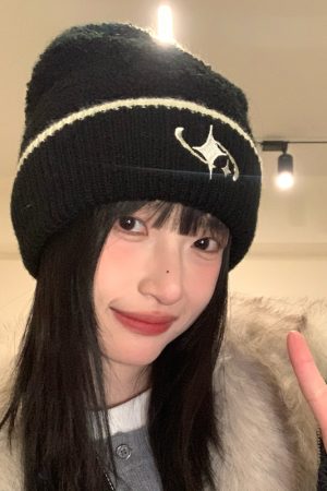 Korean-Style White Knitted Hat for Women - Warm Autumn Winter Neck Gaiter Scarf, Cold-Resistant and Versatile Fashion Accessory