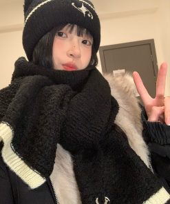 Korean-Style White Knitted Hat for Women - Warm Autumn Winter Neck Gaiter Scarf, Cold-Resistant and Versatile Fashion Accessory