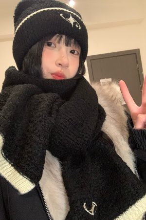 Korean-Style White Knitted Hat for Women - Warm Autumn Winter Neck Gaiter Scarf, Cold-Resistant and Versatile Fashion Accessory