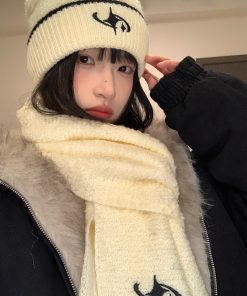 Korean-Style White Knitted Hat for Women - Warm Autumn Winter Neck Gaiter Scarf, Cold-Resistant and Versatile Fashion Accessory