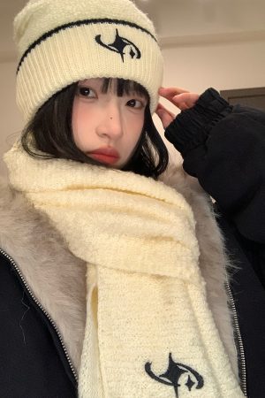 Korean-Style White Knitted Hat for Women - Warm Autumn Winter Neck Gaiter Scarf, Cold-Resistant and Versatile Fashion Accessory