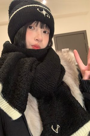 Korean-Style White Knitted Hat for Women - Warm Autumn Winter Neck Gaiter Scarf, Cold-Resistant and Versatile Fashion Accessory