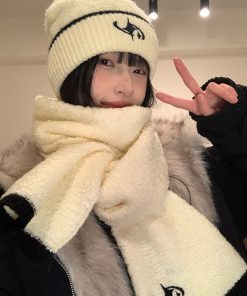 Korean-Style White Knitted Hat for Women - Warm Autumn Winter Neck Gaiter Scarf, Cold-Resistant and Versatile Fashion Accessory