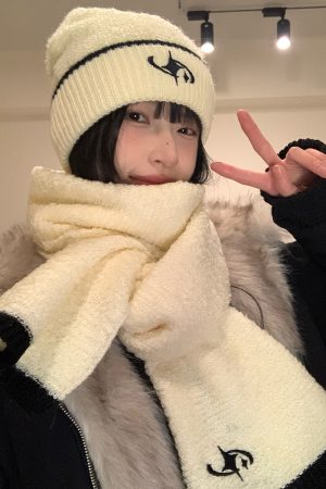 Korean-Style White Knitted Hat for Women - Warm Autumn Winter Neck Gaiter Scarf, Cold-Resistant and Versatile Fashion Accessory