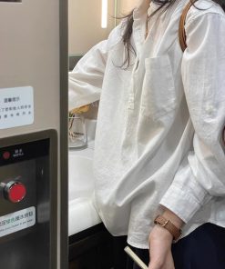 Korean-Style White Long Sleeve Polo Shirt for Women, Unique Design for Early Spring Fashion, French Chic Outfit